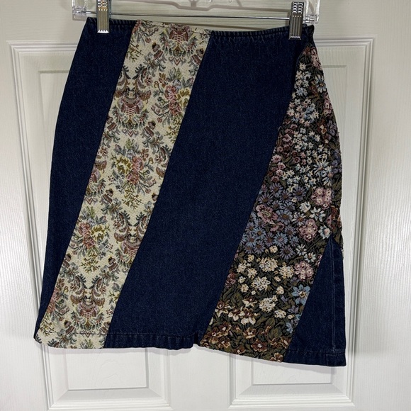 cinole Dresses & Skirts - Cinole Floral Tapestry Panel Denim Mini Skirt Sz. Medium